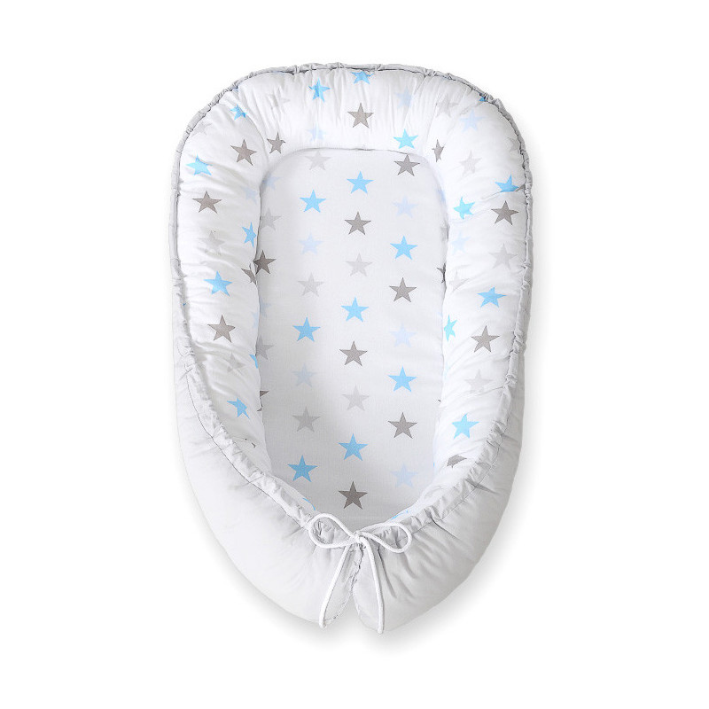 BabyLion Prémium babafészek - Kifordítható! - Kék csillagok szürke belsővel
