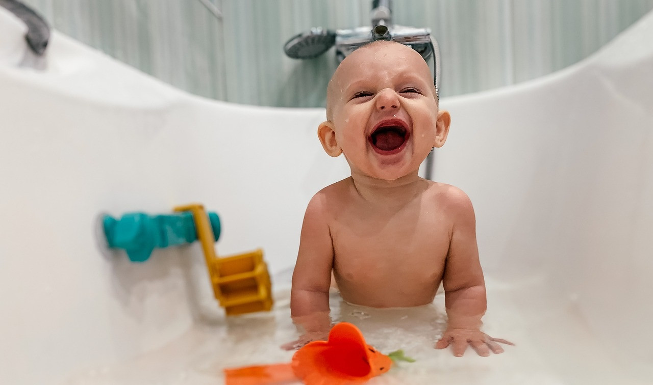 A legjobb dolgok, amik segítenek a babák fürdetésében